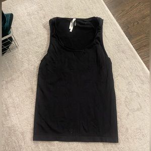 Babaton by aritzia tank